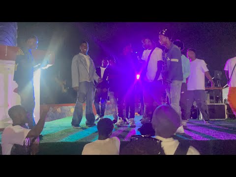 Massive performance by Giddy AK at AKAOLO PUB