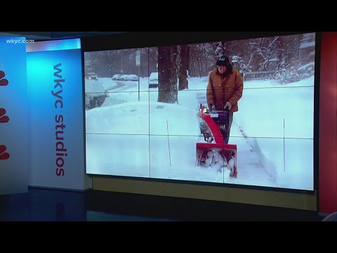 Snow slams the Midwest, expected to last through Tuesday