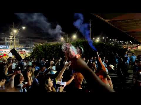 "Geral Do Grêmio Chegando Na Arena - Me Apaixonei Por Ti - Grêmio Vs Brasil PE -  Gauchão 2023" Barra: Geral do Grêmio • Club: Grêmio • País: Brasil