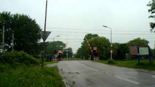 preview picture of video 'Spoorwegovergang Haarlemmerliede/ Passage a Niveau/ Railroad-/ Level Crossing/ Bahnübergang'