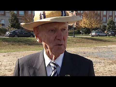 Businessman David Murdock dies at 102