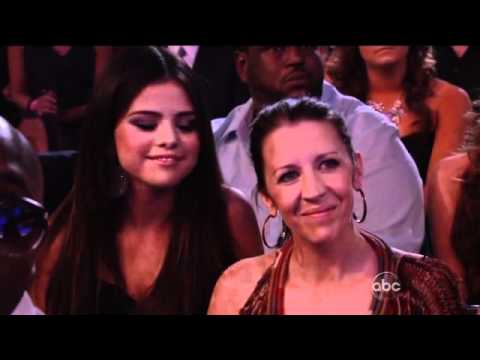 Justin Bieber on Billboard Music Awards + Jelena kisses