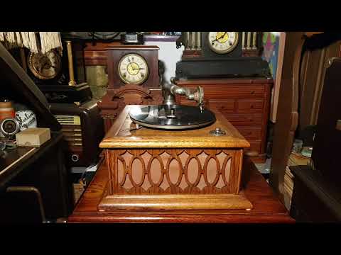Hustling Hinkler. Len Maurice. Columbia 78rpm. Circa 1928. Perfectonola Tabletop Gramophone.