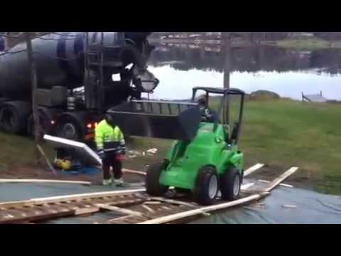 AVANT Multipurpose Loader, Type 420 (Standard Bucket)