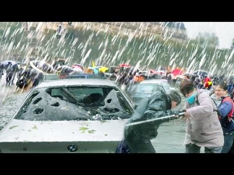 Roaring skies over France!! Crazy hail storm hit Saint-Etienne, Loire!