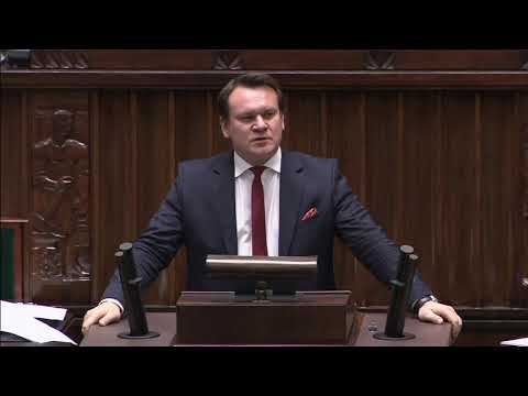 Dominik Tarczyński krytykuje pluralizm i mówi o demokraturze