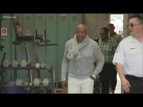 Peabo Bryson thanks first responders who helped save his life