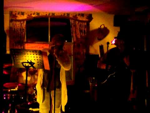 The Howlin Blues Band  featuring Denise Roberts  -  The Terminus, Hailsham. E. Sussex. 29.05.10