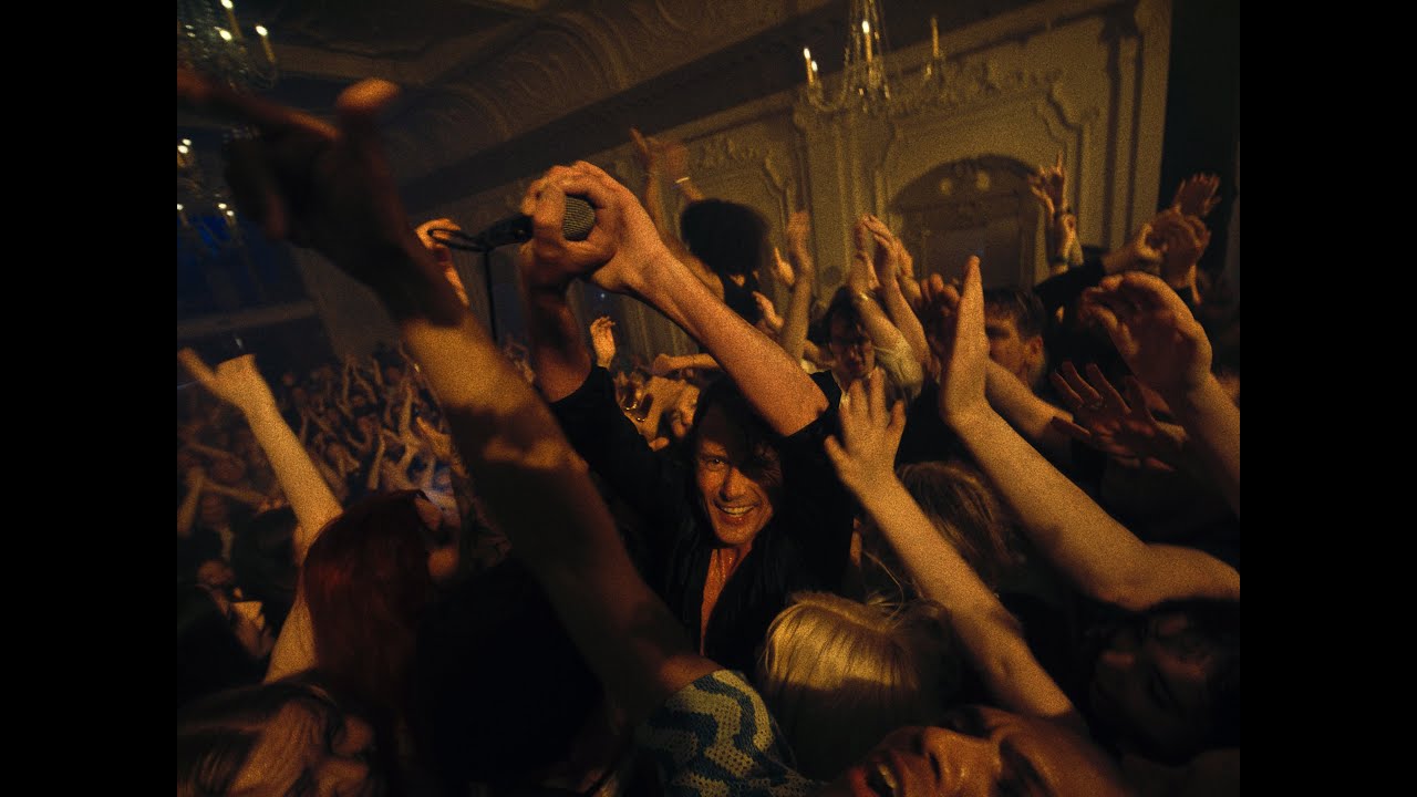 Suede - Dancing With The Europeans (Official Video) - YouTube