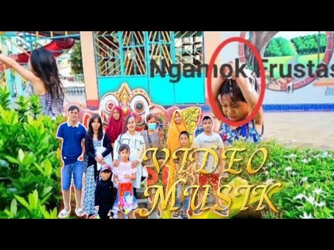 Basah Basahan Main Air Mandi Berenang Di Kolam Renang