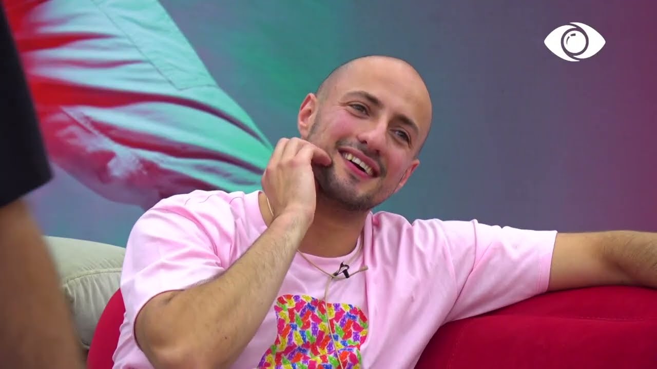 Pyjama Party/ Banorët i bëjnë pyetje të sikletshme Kristit