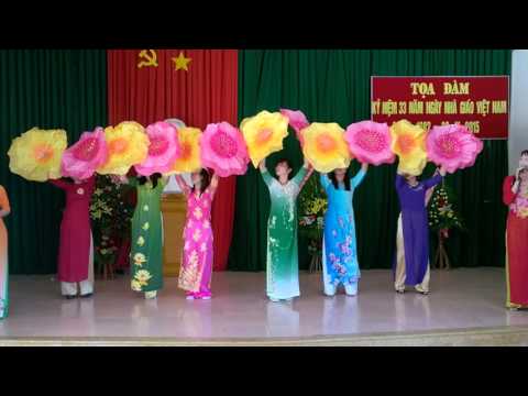 Múa những bông hoa trong vườn Bác