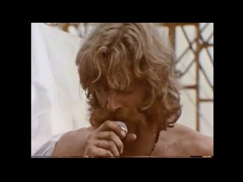Chip Monck speaking at Woodstock