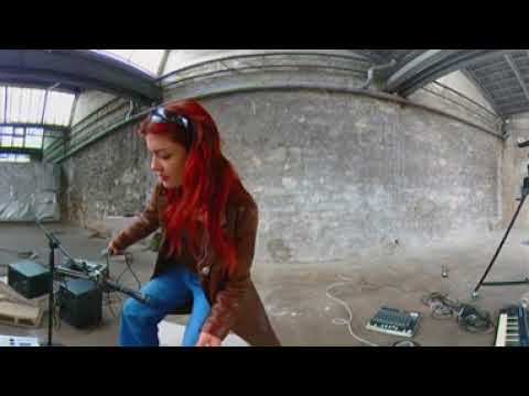 yunè pinku - Blush Cut (Interactive 360 Live Session)