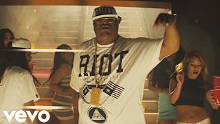 E-40 ft. Mistah F.A.B & Too $hort - Out Crontrol (Official Video)