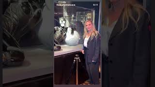 Download lagu Michelle Pfeiffer Sees Catwoman Costume For The First Time #shorts mp3