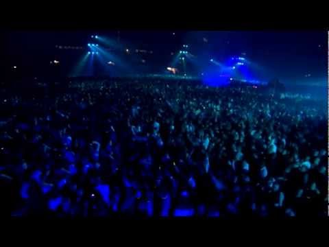 download lagu mp3 mp4 Tiesto Traffic Live, download lagu Tiesto Traffic Live gratis, unduh video klip Tiesto Traffic Live