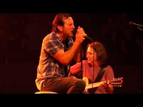 Pearl Jam - Yellow Moon - DCU Center Worcester (October 15, 2013)