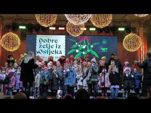 Od Bozica do Bozica | Zumbici feat Erika & Lorena @ Advent u Osijeku 2025