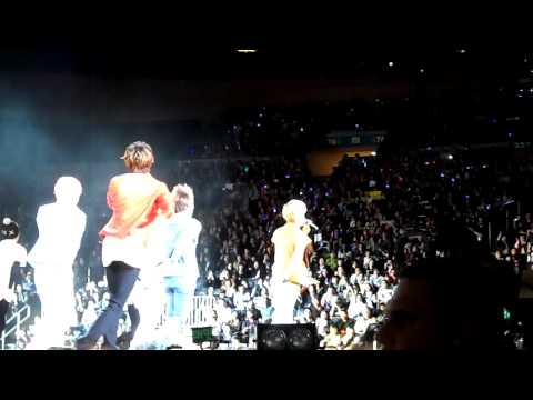 [2011.10.23 SM TOWN New York] SHINee - 누난 너무 예뻐 (Replay)