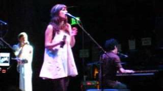 She &amp; Him perform Sweet Darlin&#39; @ HOB Anaheim 11/05/2008