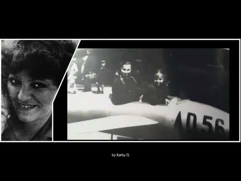 Mała Ania Szmeterling (po prawej) w samolocie (proszę nie wiązać tego z jakimś fatum).