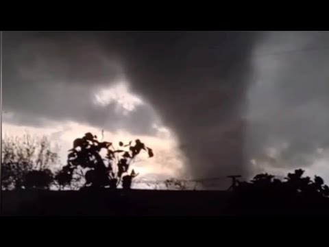 Tornado atinge cidades do noroeste do Rio Grande do Sul, e deixa feridos.