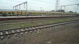 preview picture of video 'WAP-5 Mumbai-New Delhi Duronto!!'