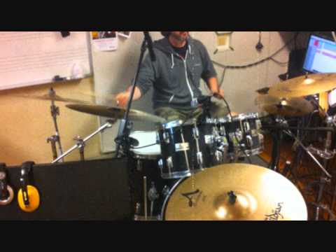Jon Skäre - This cat is on a hot tin roof (Brian Setzer) drum cover