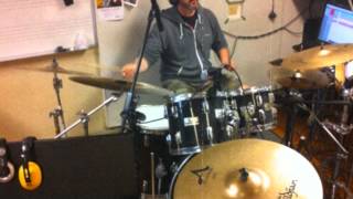 Jon Skäre - This cat is on a hot tin roof (Brian Setzer) drum cover