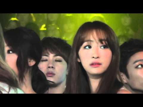 131114 SISTAR Sitting at Melon Music Award