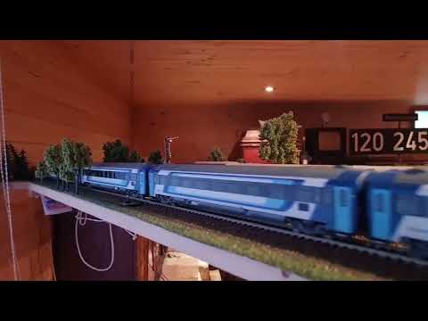 A.C.M.E Knödelpresse mit MAV Eurocity-Wagen von NMJ