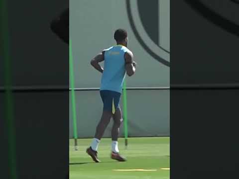 😂 #LamineYamal charrié à l'entraînement du #Barca ! #Football #beINSPORTS #FCBarcelona #Barça