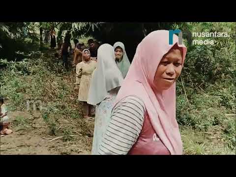"Emak-Emak Sorongan Berbaris Rantai Manusia! Gotong Royong TNI-Rakyat Percepat Jembatan Perintis Garuda"