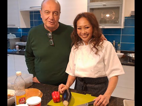 TRADITIONAL THAI RED CURRY CHICKEN with Vipa