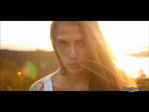 Videoclip de In Too Deep (2007 Remaster) — Genesis