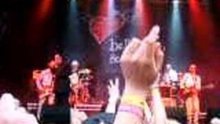 The Alabama 3 singing two heads at The Tartan Heart Festival