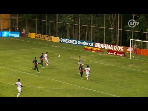 Gol de Nenê tem talento de Messi e festa de CR7