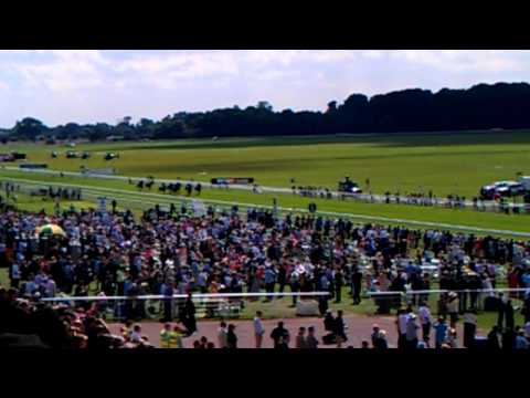 EBOR Festival at York Races 19th August 2011 (4).3gp