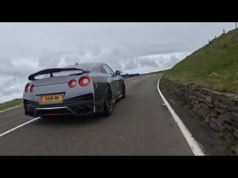 Isle of Man TT 2025 Nissan GTR driver can't handle 2 superbikes being faster than him on Veranda :-)
