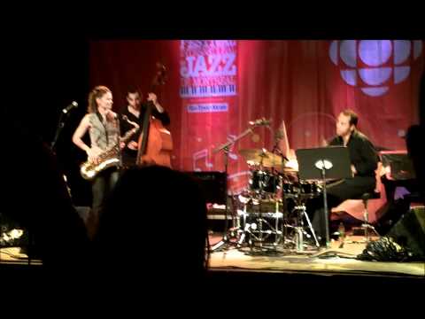 JazzFest2011: Sophie Alour - Crazy Sax, Elegant String Bass and Incredible Drum !