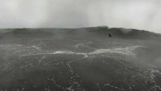 preview picture of video '台灣 衝浪 Surfing Barrels in May 2011 HD'