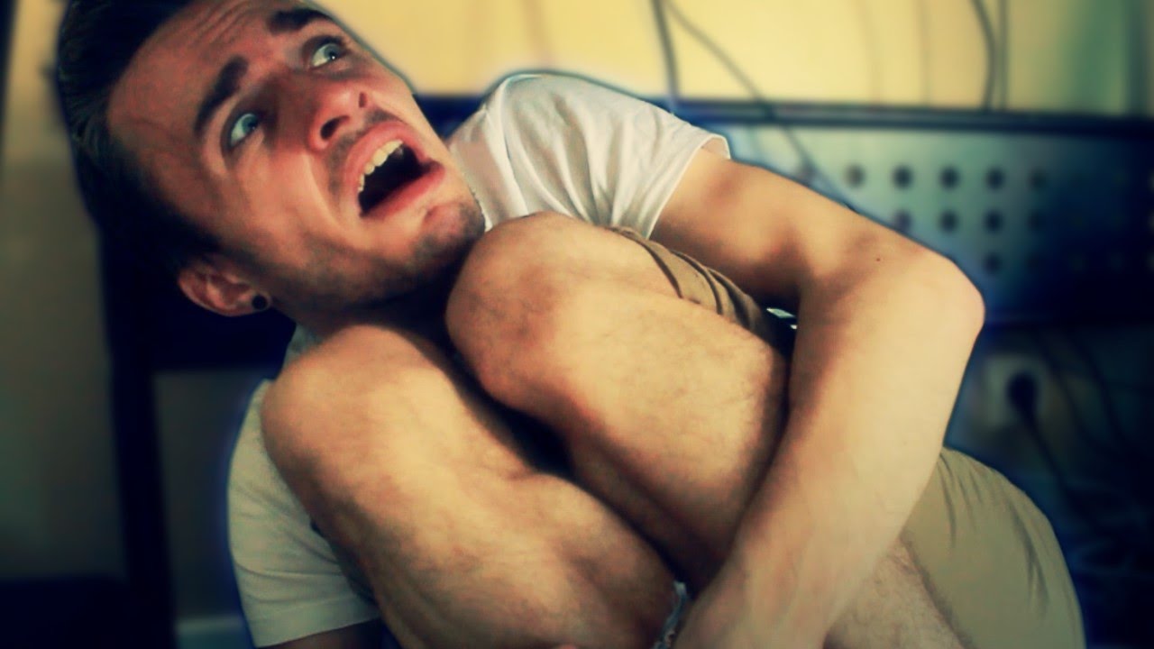 COMMENT FINIR EN POSITION FŒTALE SOUS SON BUREAU ? thumbnail