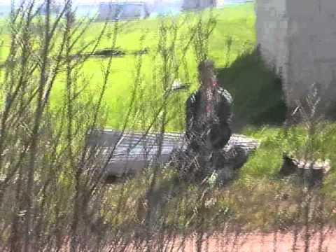 انتشار مقاتلي لواء أسامة بن زيد داخل تل عثمان في ريف حماة بعد السيطرة عليه من قوات النظام