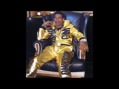 Omega El Fuerte - Ando En La Versace En Vivo