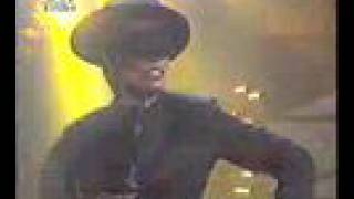 Grace Jones @ Dutch TV-Show performing Amado Mio march 1990