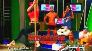 La insuperable  bailando tubo