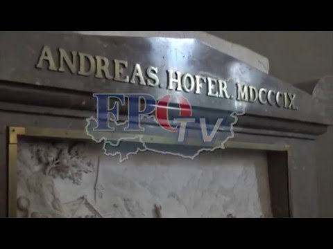 Norbert Hofer am Grab von Andreas Hofer