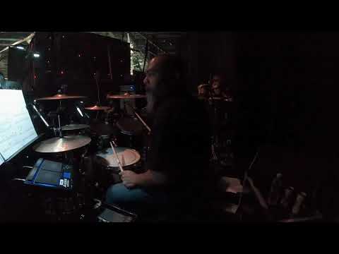 Aisha Retno vs Lan Solo - Asmaradana drum cam at Vokal Mania Finale