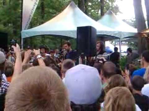 Jack Johnson, G-Love, Zack Gill and Paula Fuga sing Stepping Stones